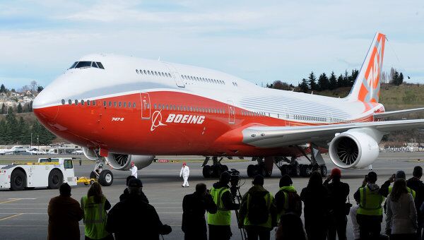 Самый длинный пассажирский самолет Boeing 747-8. Архивное фото