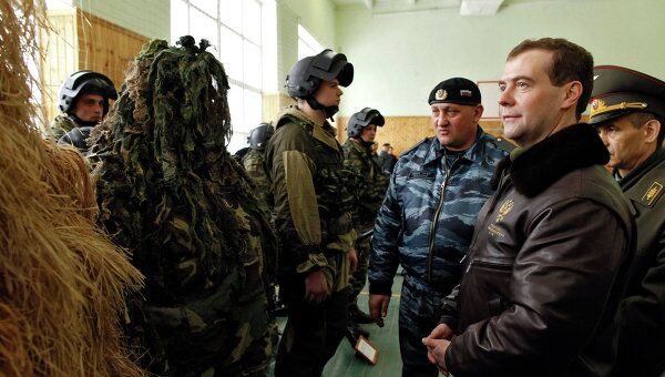 Президент России Дмитрий Медведев на встрече с сотрудниками ОМОН Зубр