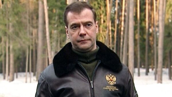 Медведев призвал политиков быть аккуратными в оценках ситуации в Ливии