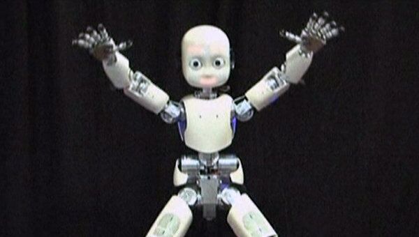 Робот-ребенок учится быть живым человеком 