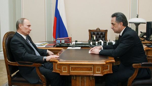 Премьер-министр РФ Владимир Путин проводит рабочую встречу с Виталием Мутко