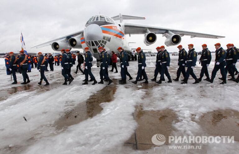 Встреча спасателей МЧС России из Японии на аэродроме Раменское