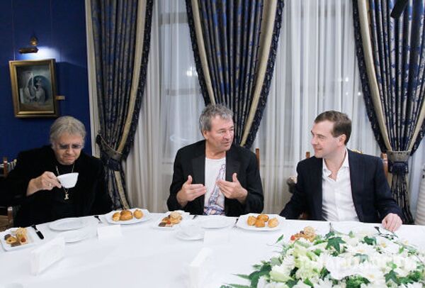 Встреча президента РФ Дмитрия Медведева с участниками музыкальной группы Deep purple