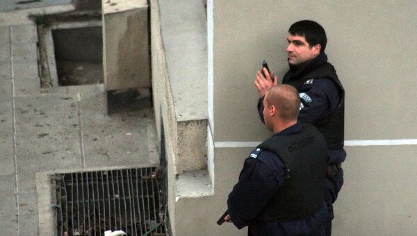 Грабитель болгарского «Инвестбанка» отпустил всех заложников