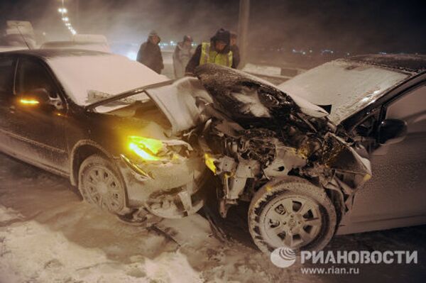 Массововая авария на автодороге между Пушкиным и Шушарами под Санкт-Петербургом