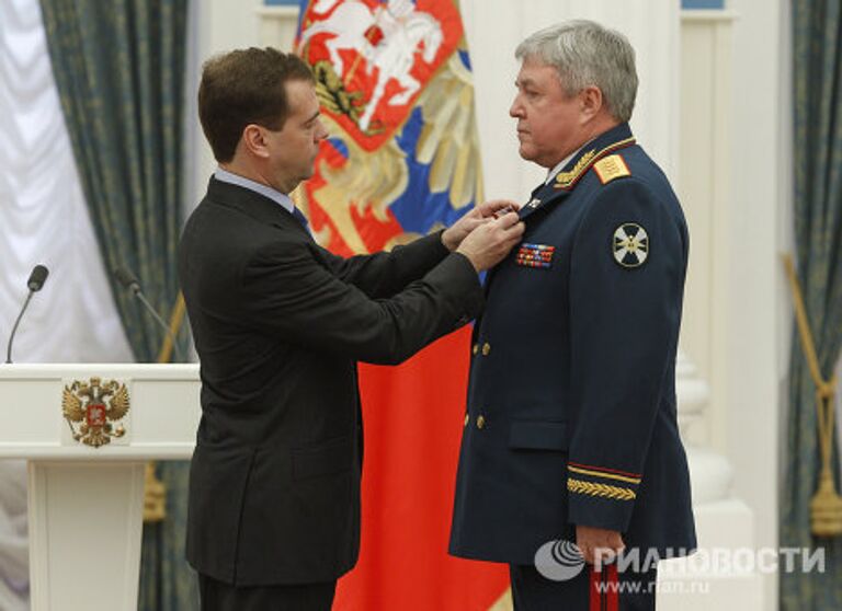 Президент Д.Медведев вручил в Кремле награды военнослужащим Внутренних войск