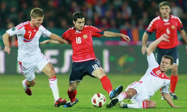 Игровой момент матча Армения - Россия