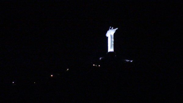 Статуя Христа-Искупителя в Рио-де-Жанейро погасила огни в Час Земли