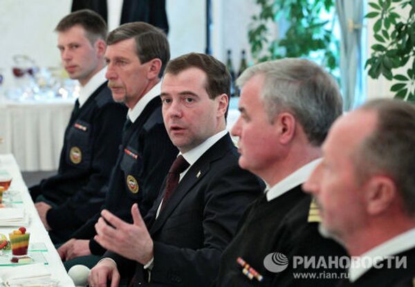 Президент РФ Д.Медведев встретился в Кремле со спасателями, вернувшимися из Японии
