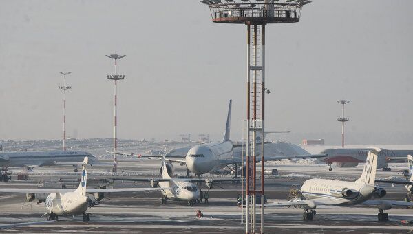 Стоянка самолетов в аэропорту Внуково.
