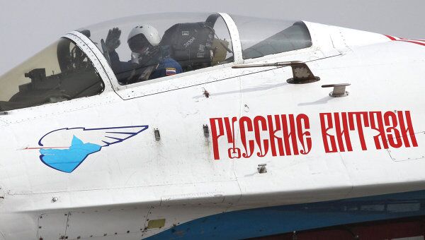 Летчик пилотажной группы Русские витязи на авиабазе Кубинка