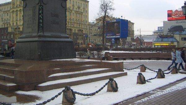 У памятника Пушкину украли цепь