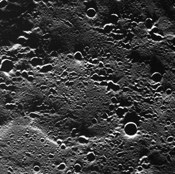 Зонд Мессенджер передал на Землю фотоальбом Меркурия