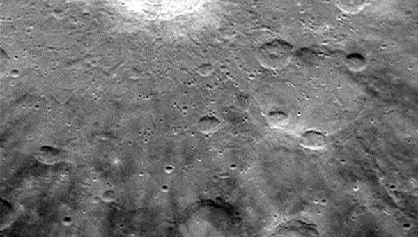 Зонд НАСА Мессенджер запечатлел на  Меркурии шрамы от метеоритов