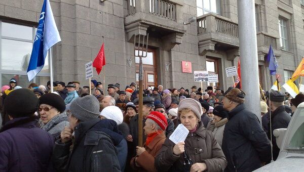 Новосибирские пенсионеры провели третье шествие против отмены льгот на проезд