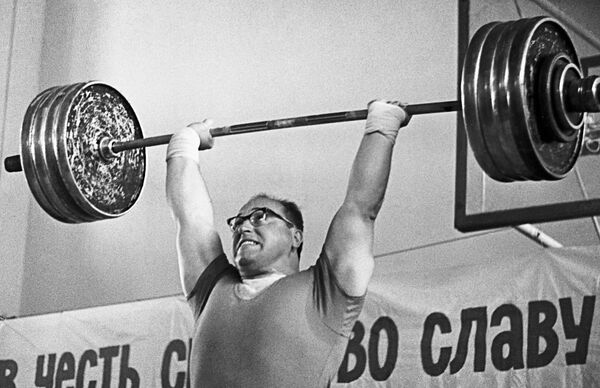 Советский штангист Ю.Власов Советский штангист Ю.Власов