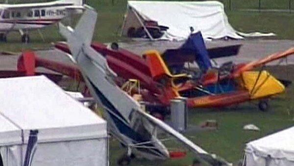 Смерч разбросал самолеты на авиашоу в штате Флорида