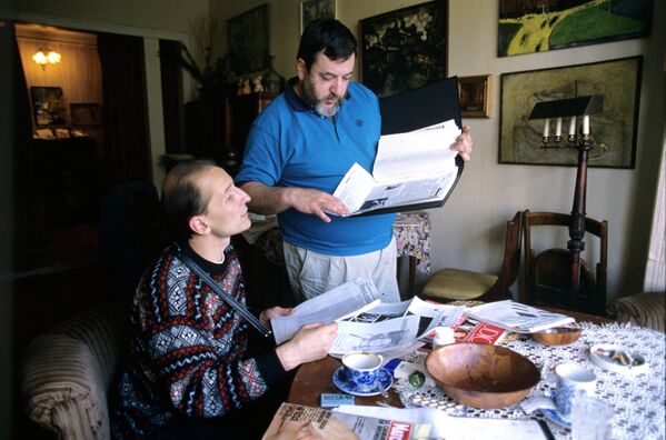 Режиссер Павел Лунгин и актер Петр Мамонов. 1990 год.