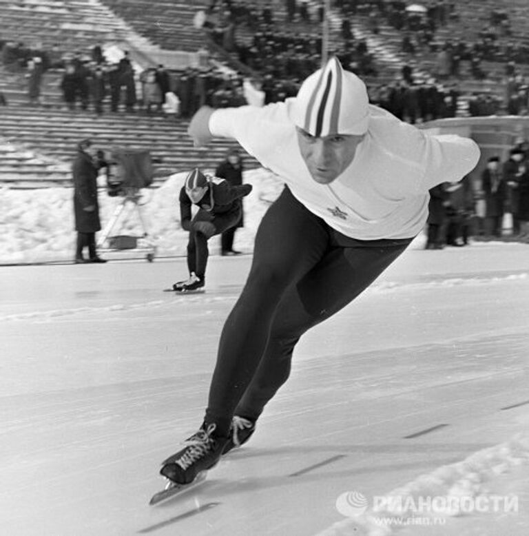 Конькобежец Евгений Гришин