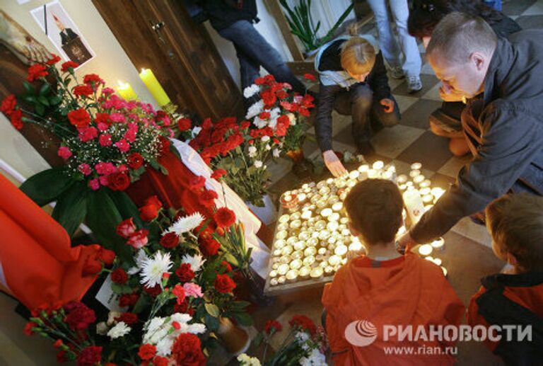 Поминальная месса по жертвам авиакатастрофы под Смоленском в Москве