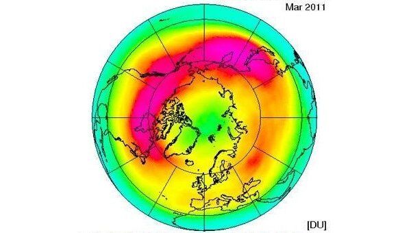 Общее содержание озона в Арктике в марте 2011 года
