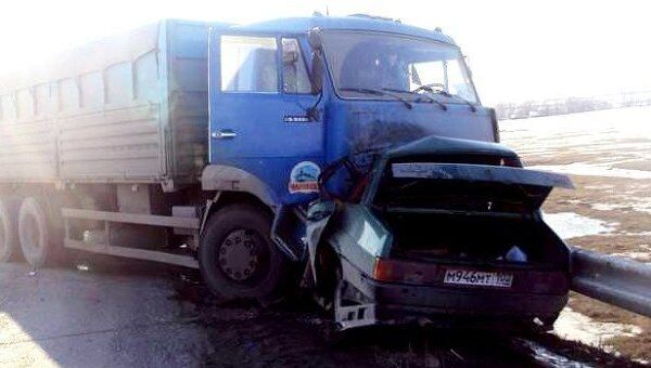 Cтолкновение легковой машины с грузовиком в Башкирии