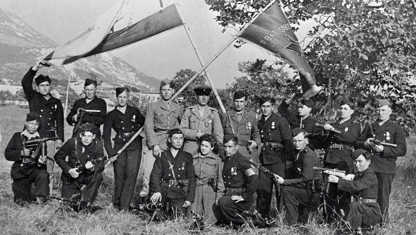 Группа советских партизан. Архивное фото