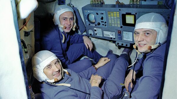 Космонавты Г.Добровольский, В.Пацаев и В.Волков во время тренировки, архивное фото