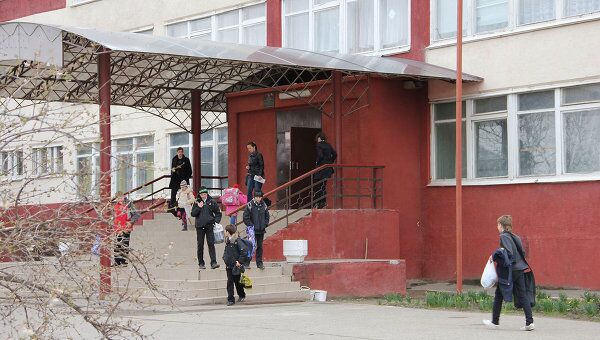 Директор краснодарской школы, где был снят ролик с пистолетом, уволен