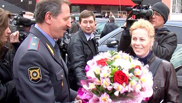 Угнанную иномарку милиция вернула москвичке вместе с букетом цветов