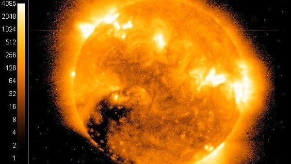 Изображение солнца в рентгеновском диапазоне на 16:42 по Гринвичу 4 апреля 2011 года по данным спутника GOES