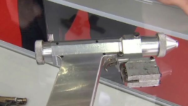Нанокрылья и лазерный пистолет показали на выставке изобретений в Москве