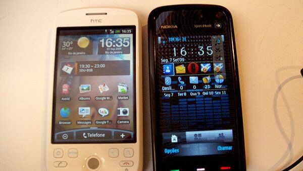 Телефоны HTC и Nokia. Архивное фото