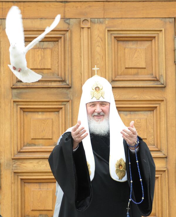 Патриарх Кирилл выпустил в небо голубей в честь праздника Благовещения. Архив