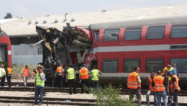 Столкновение двух пассажирских поездов возле курортного города Нетания в Израиле