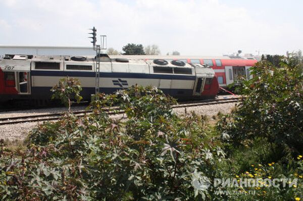 Столкновение двух пассажирских поездов возле курортного города Нетания в Израиле Столкновение двух пассажирских поездов возле курортного города Нетания в Израиле
