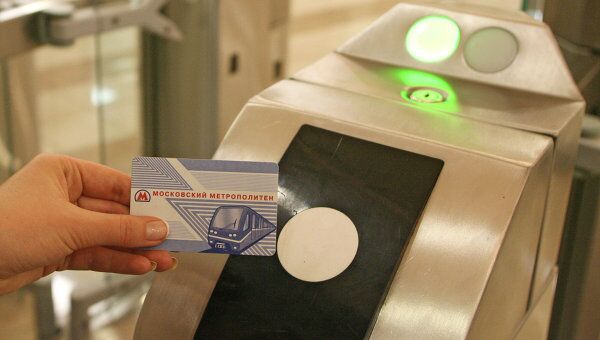 Московские милиционеры получат 50 тыс бесплатных проездных на метро