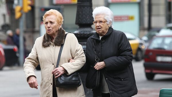 Пенсионерки на одной из улиц Барселоны