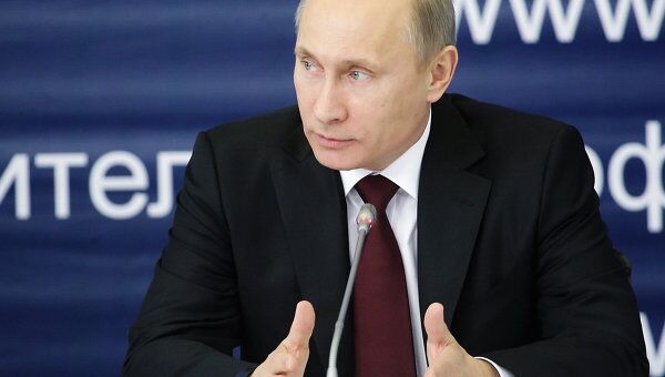 Премьер-министр РФ Владимир Путин проводит совещание в Санкт-Петербурге