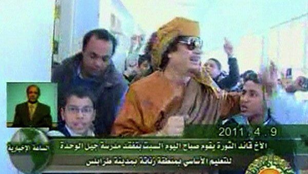 Муаммар Каддафи появился на публике, посетив школу в Триполи