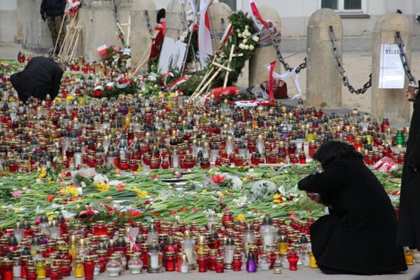 Массовые манифестации в Варшаве в первую годовщину смоленской катастрофы 10 апреля