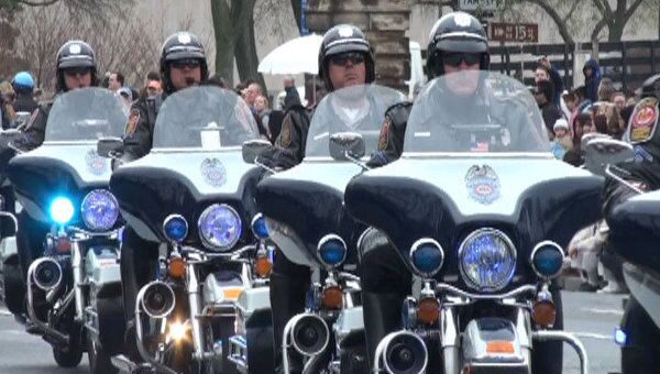 Мотоциклисты из кортежа Обамы выступили на параде в честь цветущей вишни