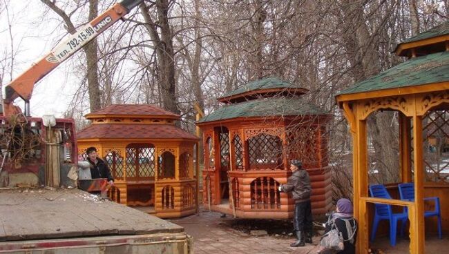 Демонтаж незаконных объектов в парке имени Горького. Архив