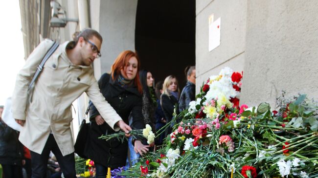 Возложение цветов в память о погибших при взрыве в Минске