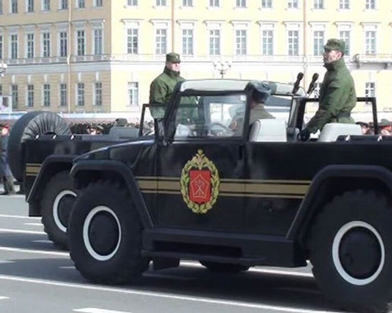 На Дворцовой площади Петербурга прошла первая репетиция парада Победы