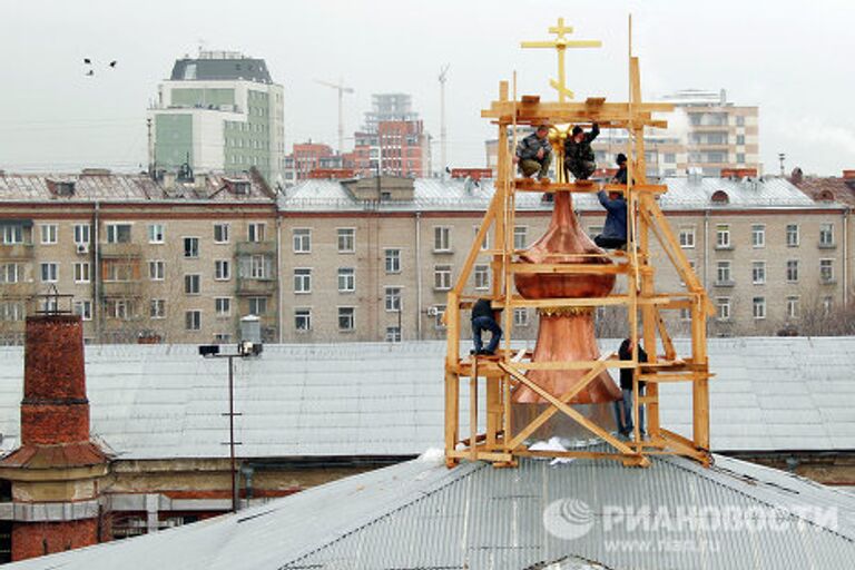 Установка креста на храм в следственном изоляторе №2 Бутырская тюрьма