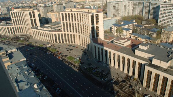 Вид на проспект Академика Сахарова. Архивное фото