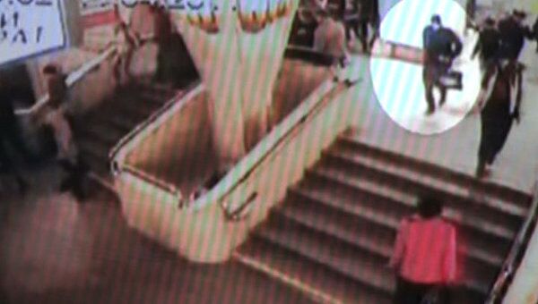 Камеры в минском метро запечатлели предполагаемого террориста