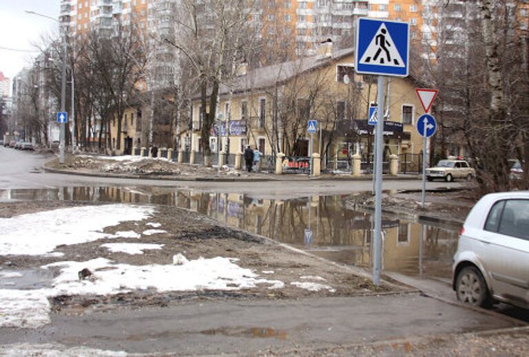 Таяние снега в Королеве