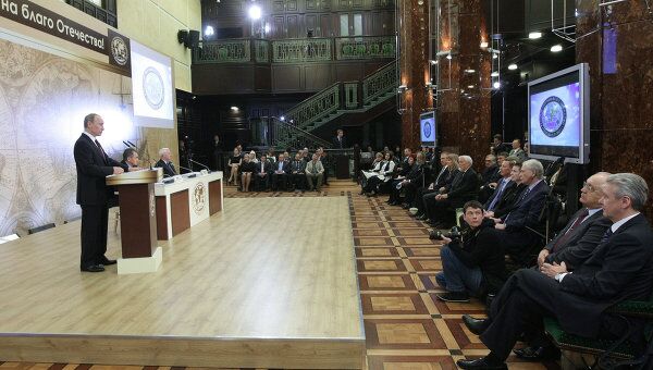 Премьер-министр РФ В.Путин на заседании Попечительского совета Русского географического общества